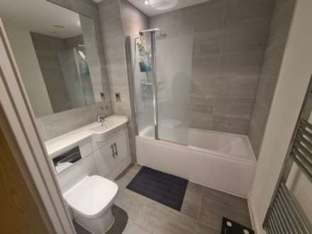 Stunning Two double bedroom Apartment in a Landmark Modern Development, Image 6