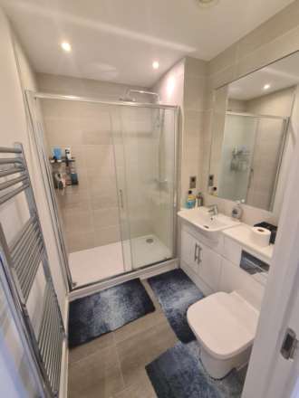 Stunning Two double bedroom Apartment in a Landmark Modern Development, Image 7