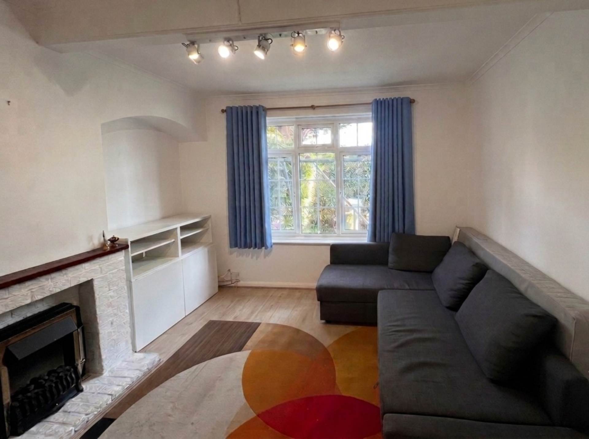 Three Bedroom Terrace House with a large private Garden in Kidbrooke, Image 4