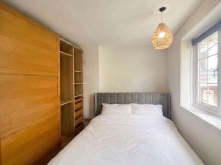 Three Bedroom Terrace House with a large private Garden in Kidbrooke, Image 1