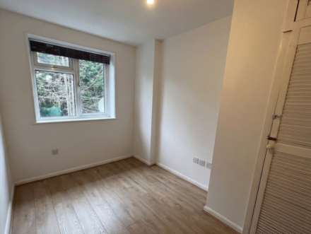 Three Bedroom Terrace House with a large private Garden in Kidbrooke, Image 3