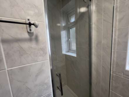 Three Bedroom Terrace House with a large private Garden in Kidbrooke, Image 5