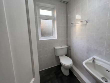 Three Bedroom Terrace House with a large private Garden in Kidbrooke, Image 6