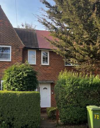 Three Bedroom Terrace House with a large private Garden in Kidbrooke, Image 8