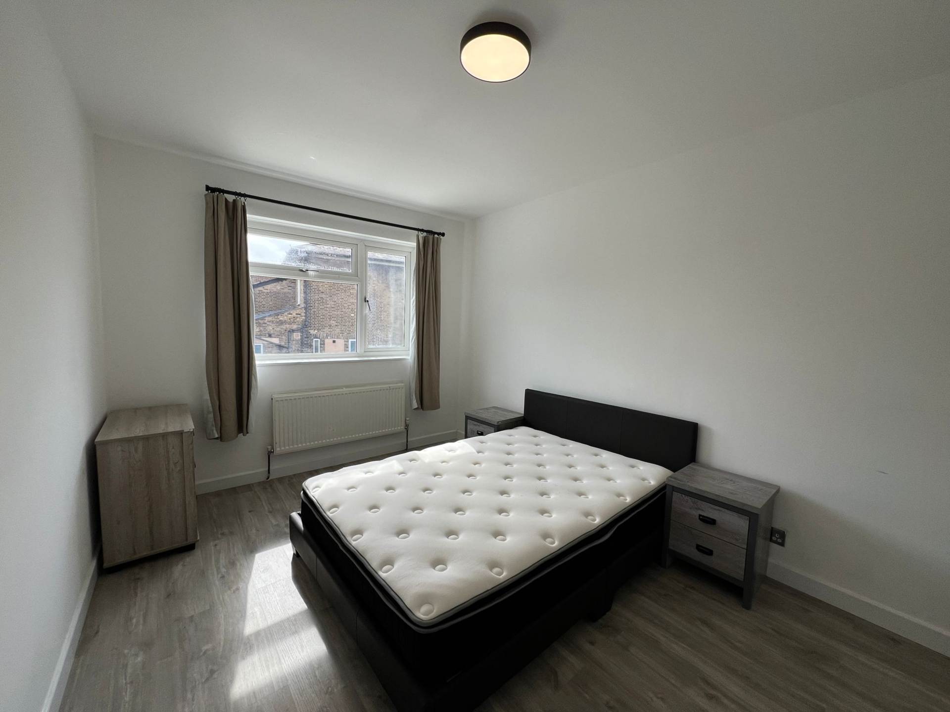 High Tree, London, Image 2