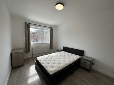 High Tree, London, Image 2