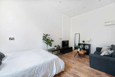 St Rule Street, London, Image 10