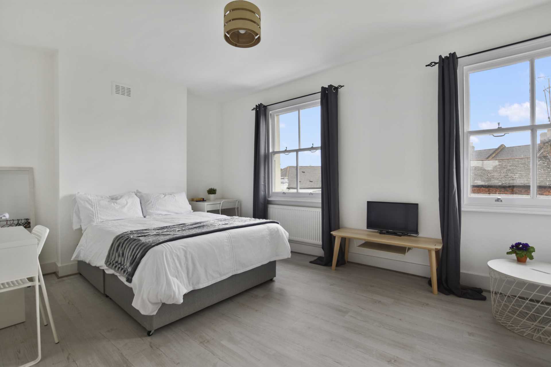 5 Bedroom House, Stanley Grove, Battersea, SW8, Image 1