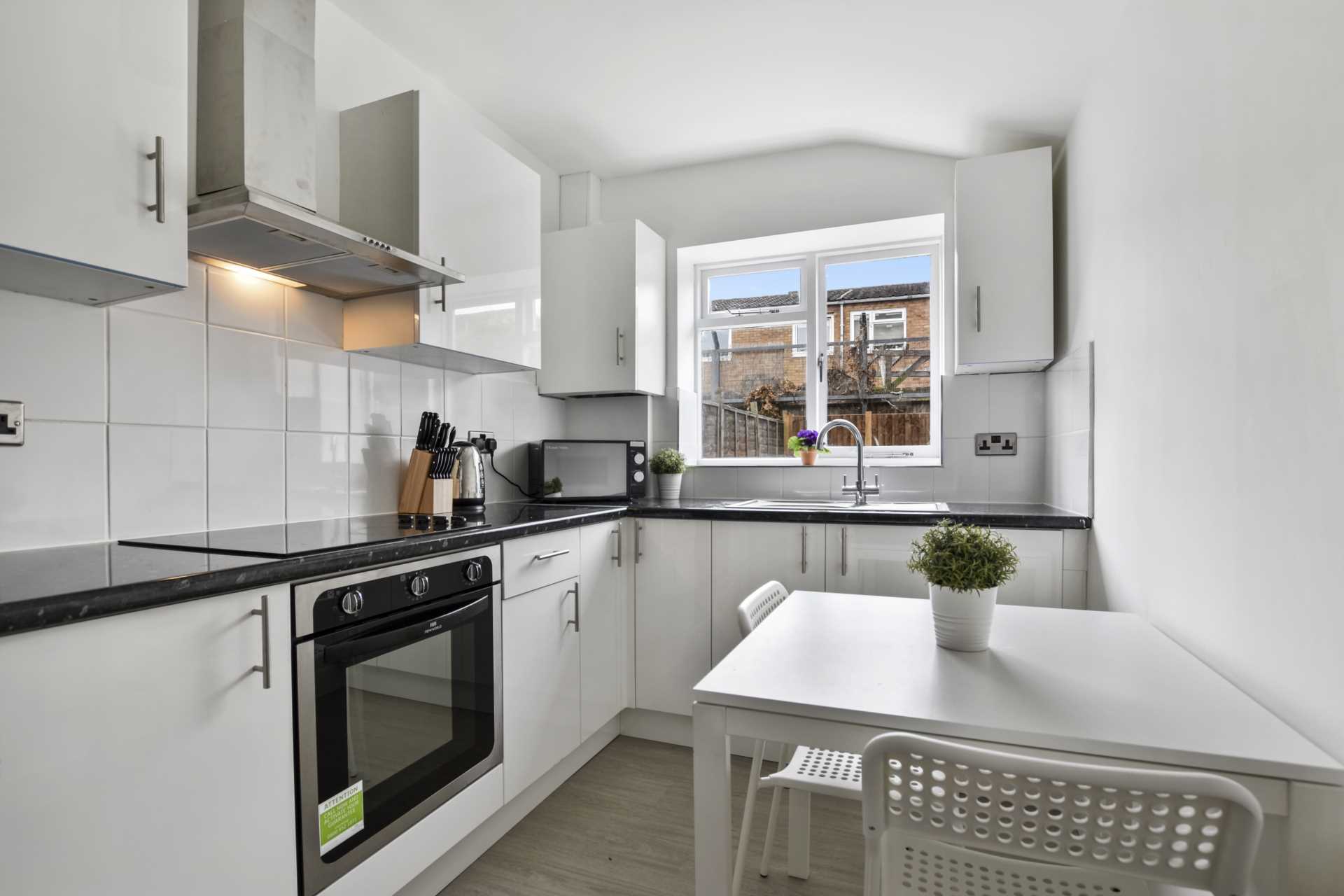 5 Bedroom House, Stanley Grove, Battersea, SW8, Image 7