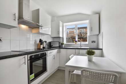 5 Bedroom House, Stanley Grove, Battersea, SW8, Image 7