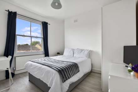 4-Bedroom Town House, Stanley Grove, Battersea, SW8, Image 2