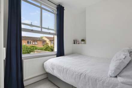 4-Bedroom Town House, Stanley Grove, Battersea, SW8, Image 3