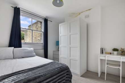 4-Bedroom Town House, Stanley Grove, Battersea, SW8, Image 4