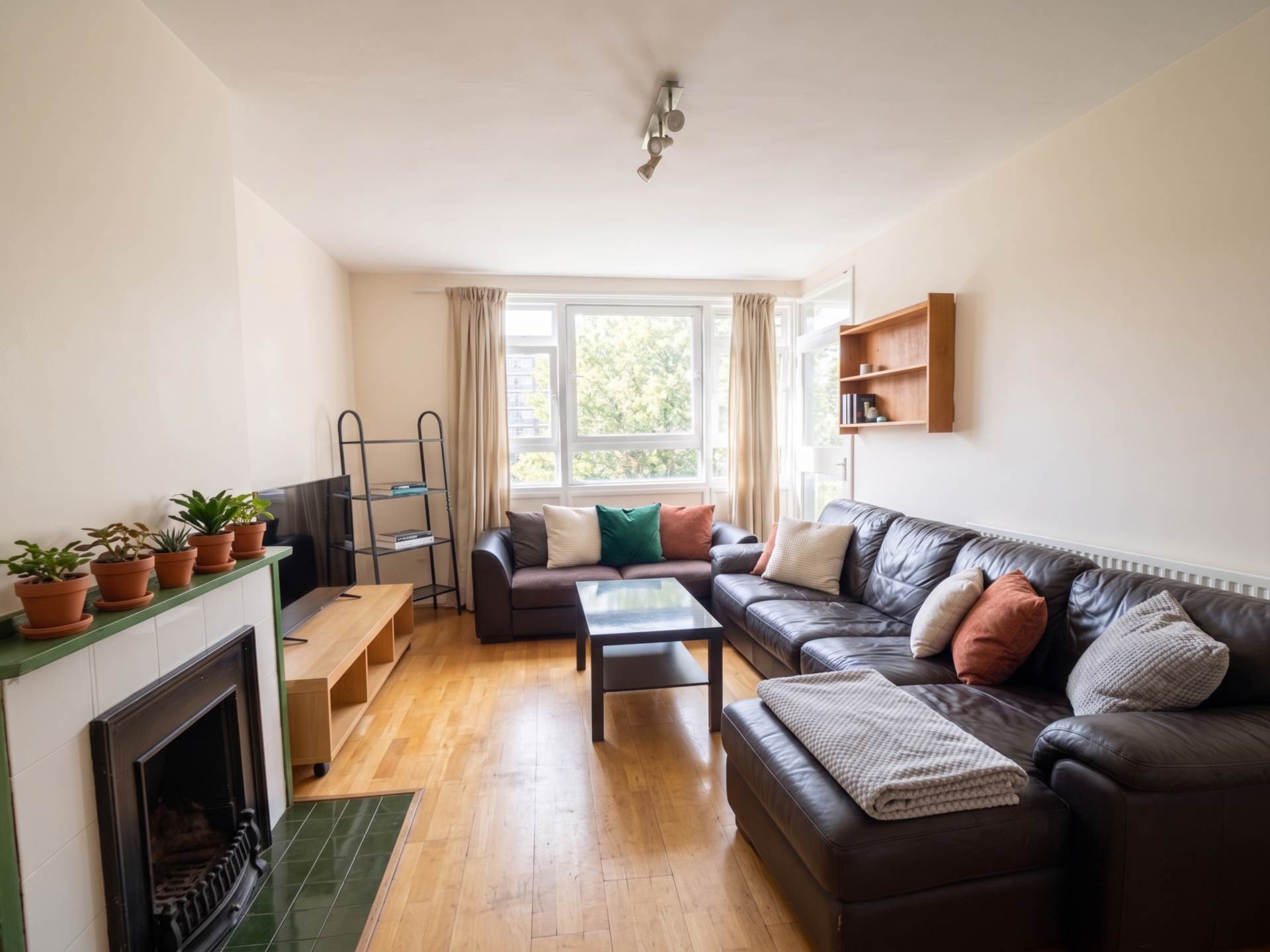 Rosenau Road, London, Image 1