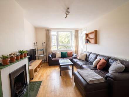 Rosenau Road, London, Image 1