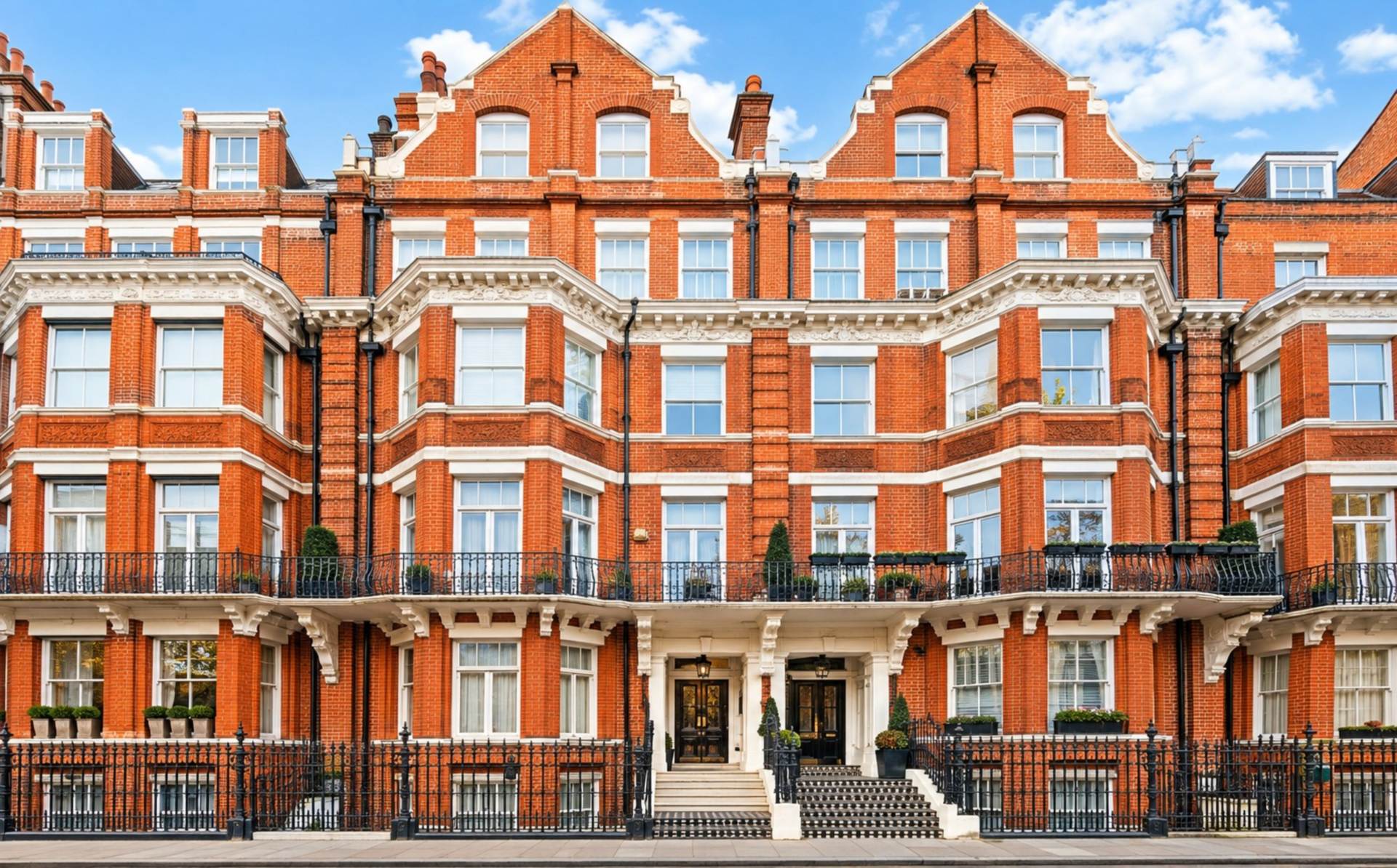 Mayfair, Image 2