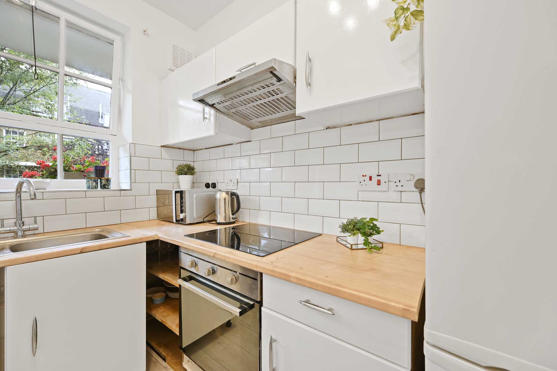 Vicarage Crescent, Battersea, SW11, Image 2