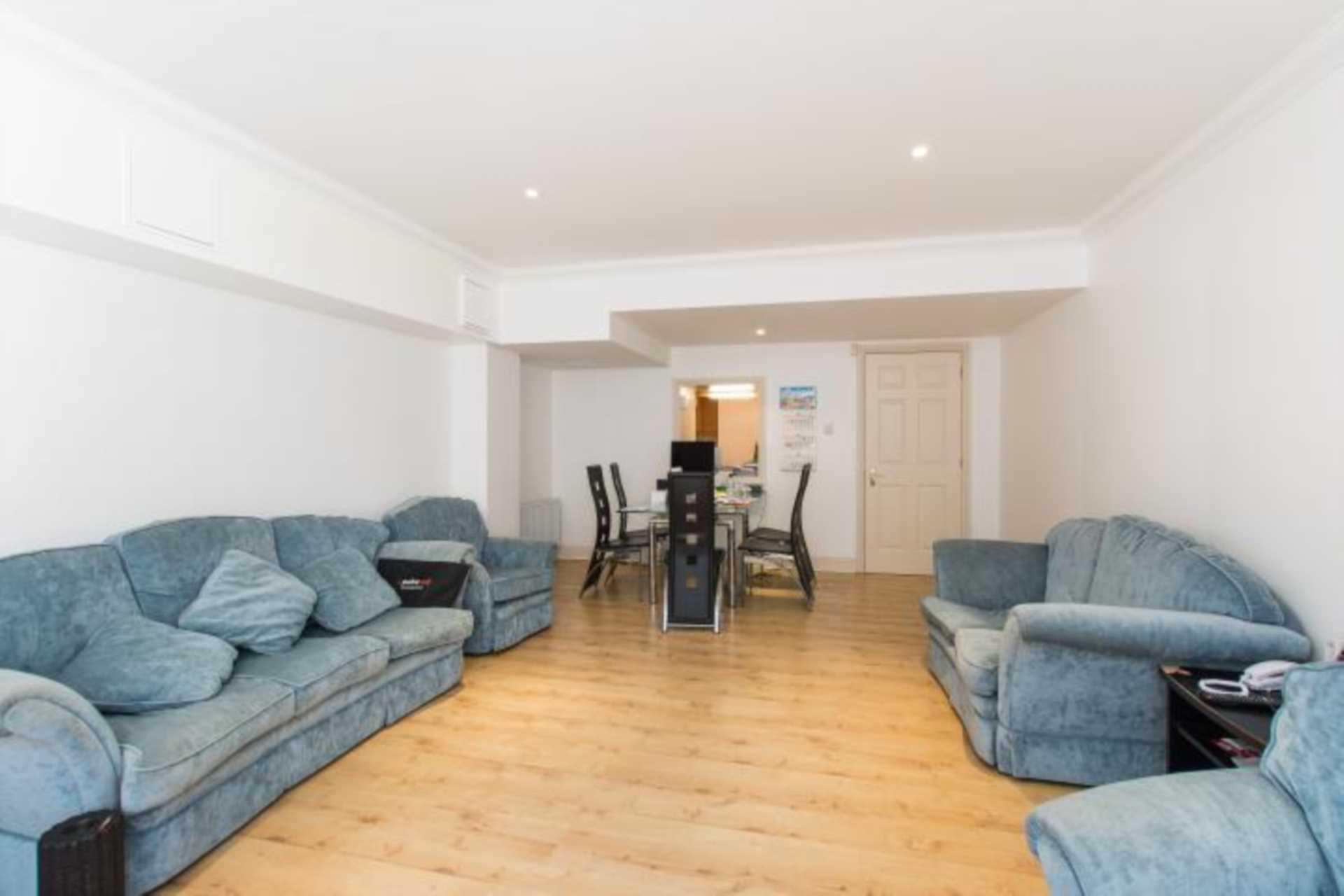 Imperial Court, Kennington, Image 2