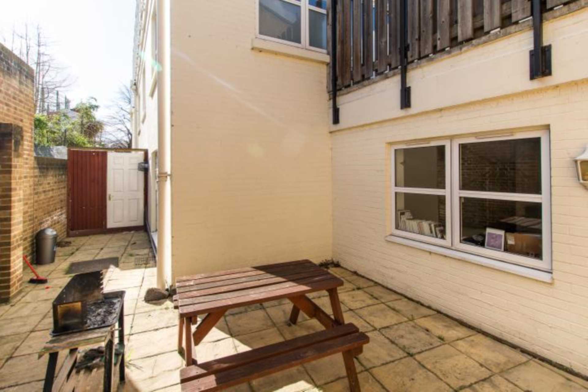 Imperial Court, Kennington, Image 3
