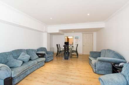 Imperial Court, Kennington, Image 2