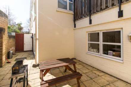 Imperial Court, Kennington, Image 3