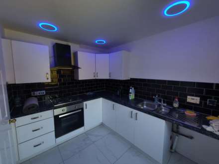 Churchbank Way, Thornhill Lees, Image 3