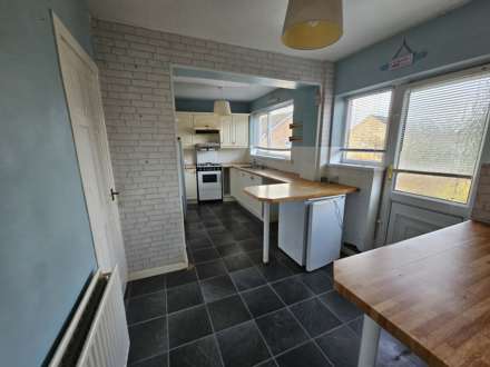 Woodlands Lane, Dewsbury, Image 4