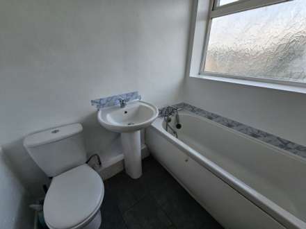 Woodlands Lane, Dewsbury, Image 5