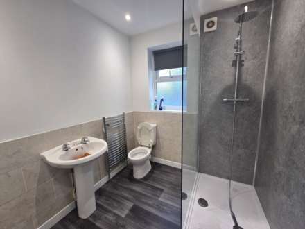 Hill Crest Road, Dewsbury, Image 10
