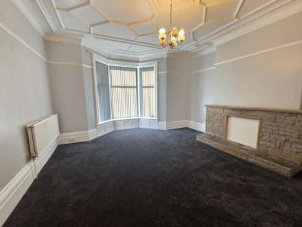 Hill Crest Road, Dewsbury, Image 3