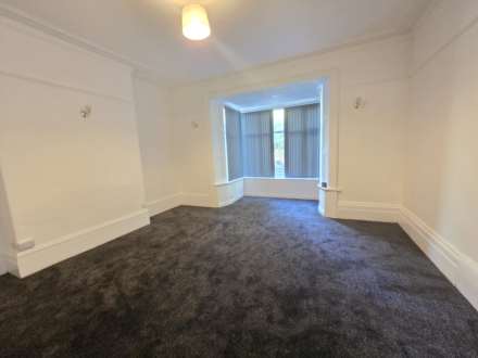 Hill Crest Road, Dewsbury, Image 4