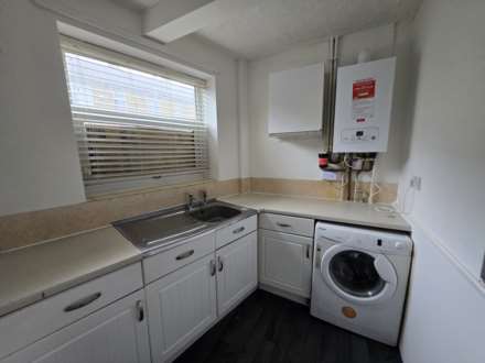 Lees Hall Road, Dewsbury, Image 3