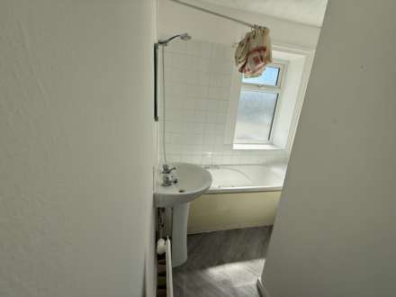 Lees Hall Road, Dewsbury, Image 4