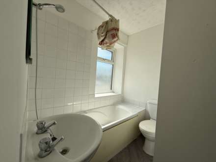Lees Hall Road, Dewsbury, Image 5