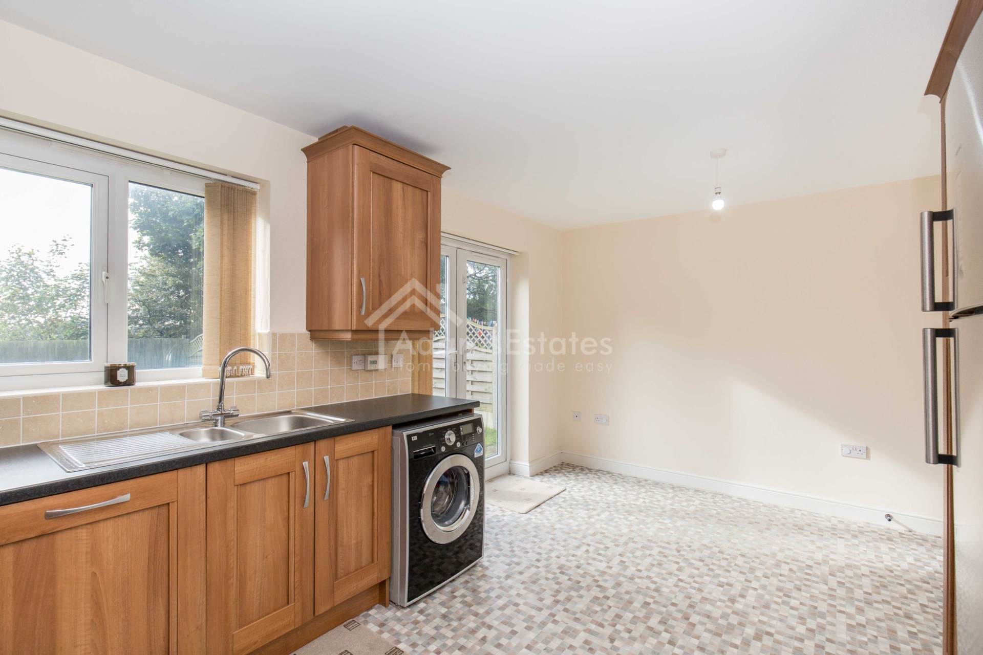 Highfield Court, Batley, Image 3