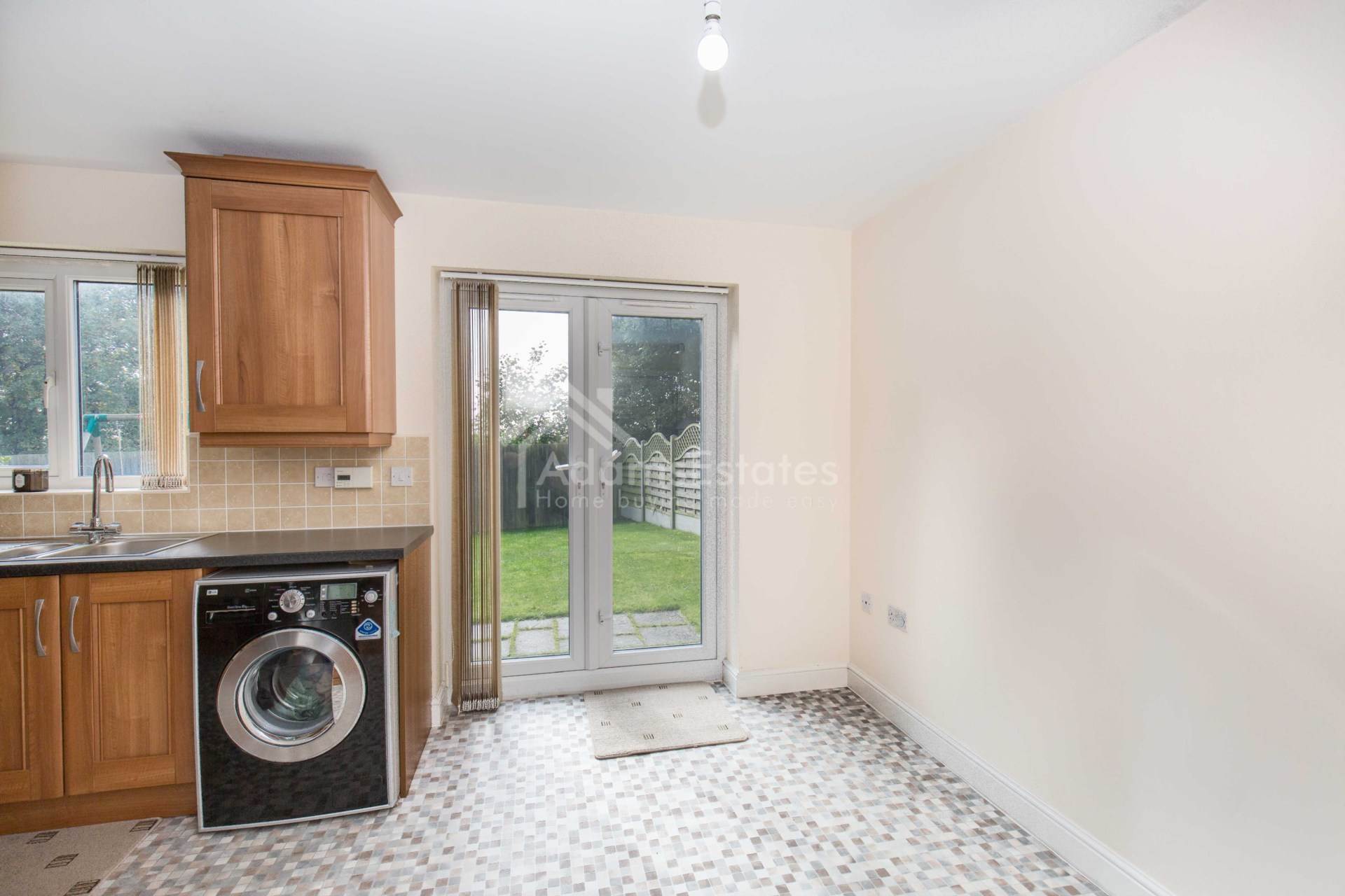 Highfield Court, Batley, Image 4