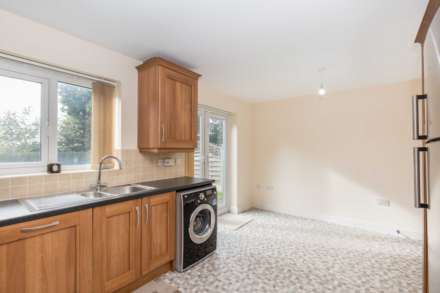 Highfield Court, Batley, Image 3