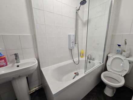 Lees Hall Road, Dewsbury, Image 4