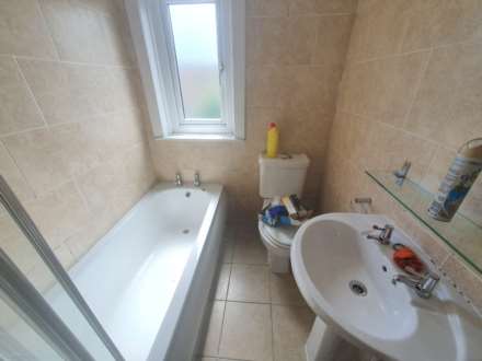 Lees Hall Road, Dewsbury, Image 4