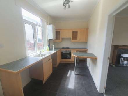 Lees Hall Road, Dewsbury, Image 5