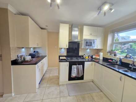 Moorpark Lane, Dewsbury, Image 5