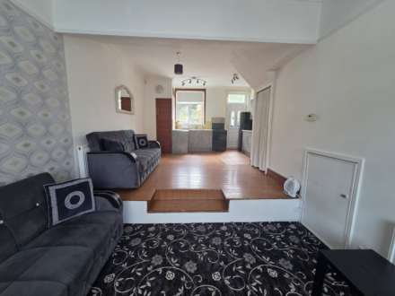 Lees Hall Road, Dewsbury, Image 4