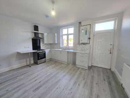 Slaithwaite Road, Dewsbury, Image 4