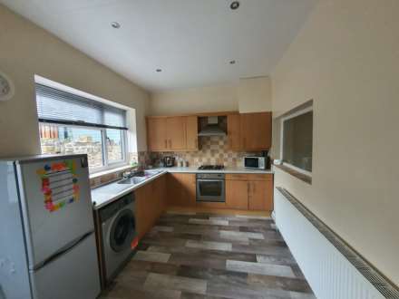 Lees Hall Road, Thornhill Lees, Image 3
