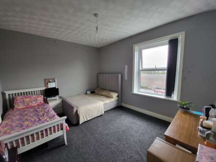 Lees Hall Road, Dewsbury, Image 4