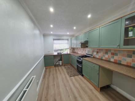 Lodge Farm Close, Dewsbury, Image 2
