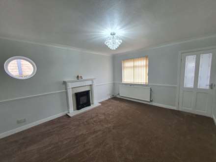 Lodge Farm Close, Dewsbury, Image 3