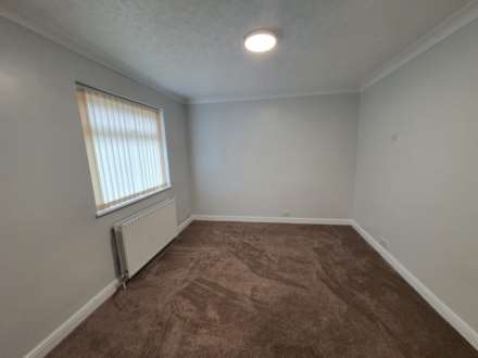 Lodge Farm Close, Dewsbury, Image 4