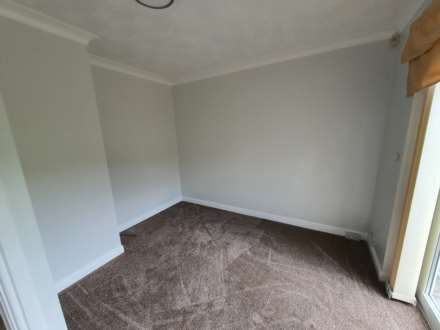 Lodge Farm Close, Dewsbury, Image 5