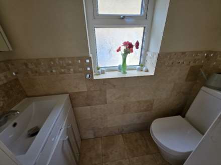 Park House Drive, Thornhill, Image 3